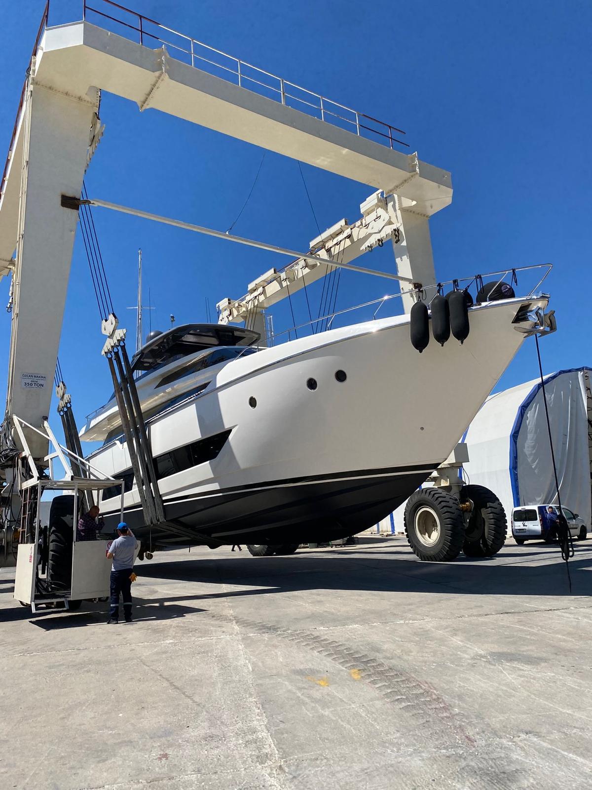 Sezonu Kesintisiz Yaşayın: A’dan Z’ye Profesyonel Yat Bakım Rehberi