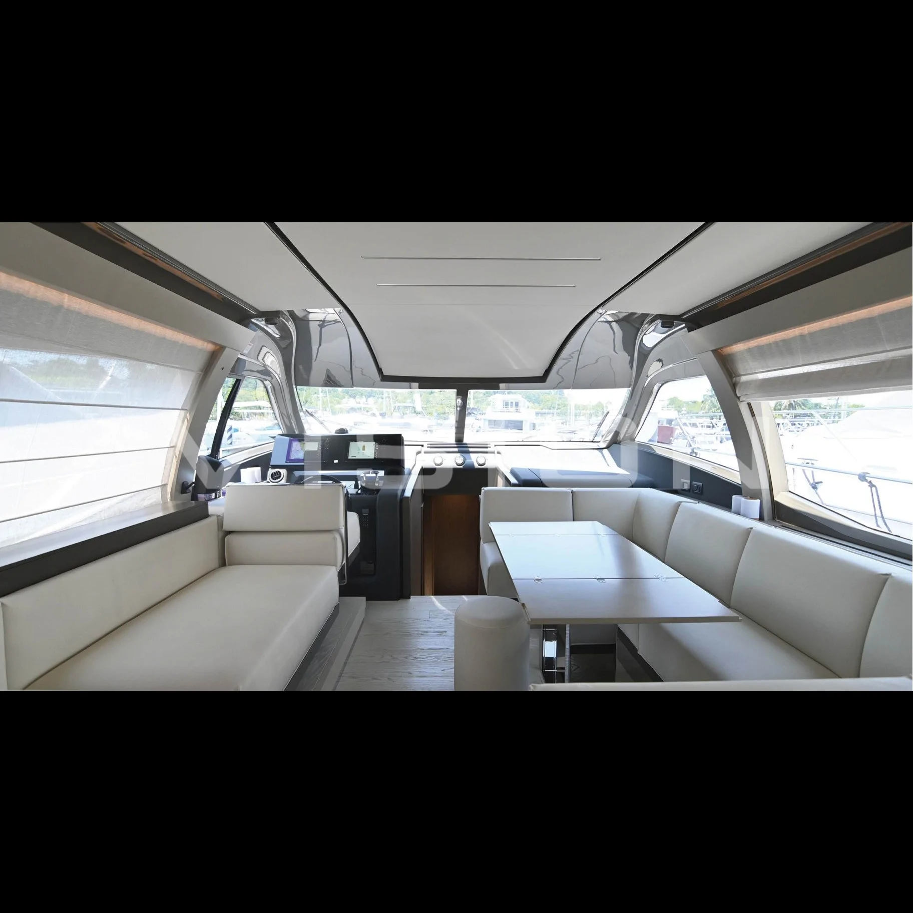 Ferretti 550